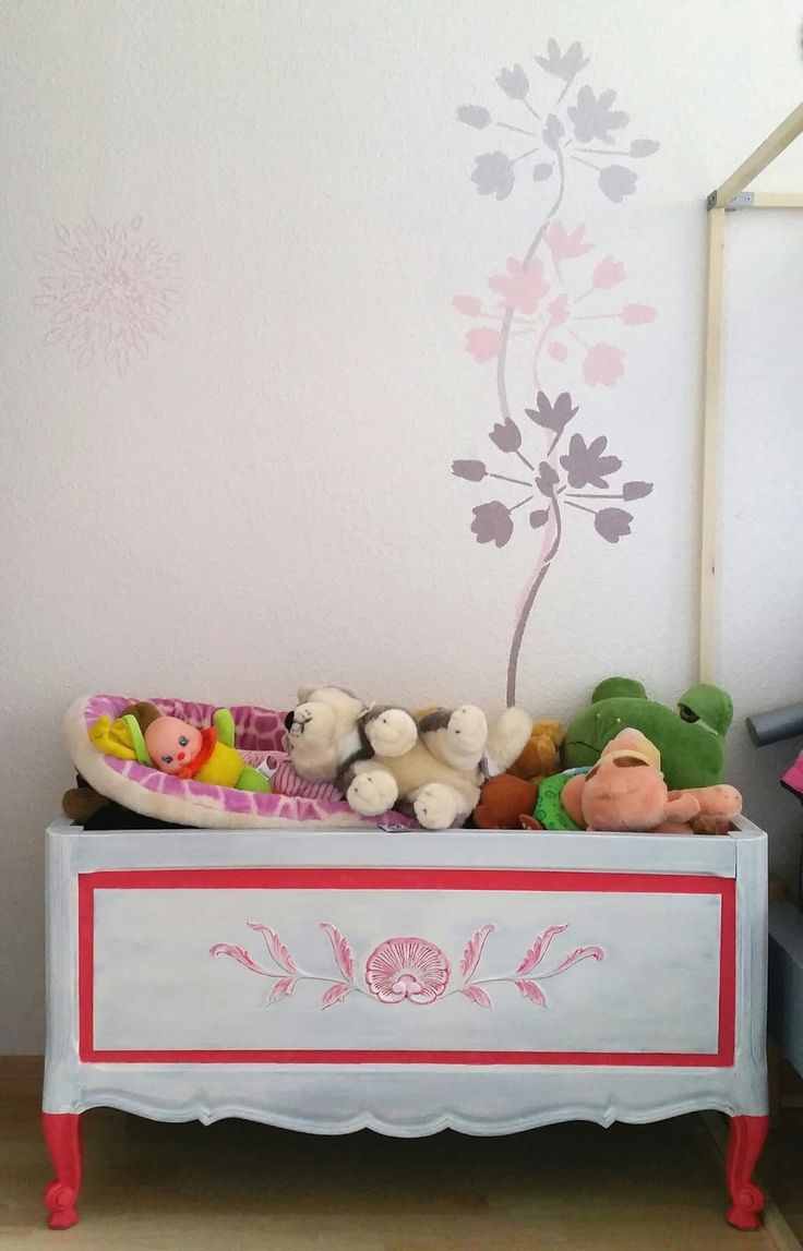 Хранение игрушек в тумбе